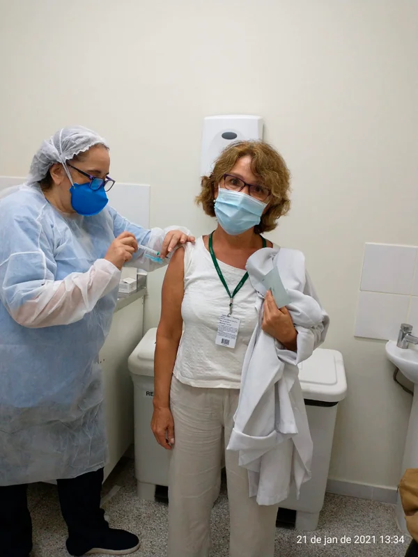 Atuação na linha de frente durante a pandemia, na primeira dose de vacina.