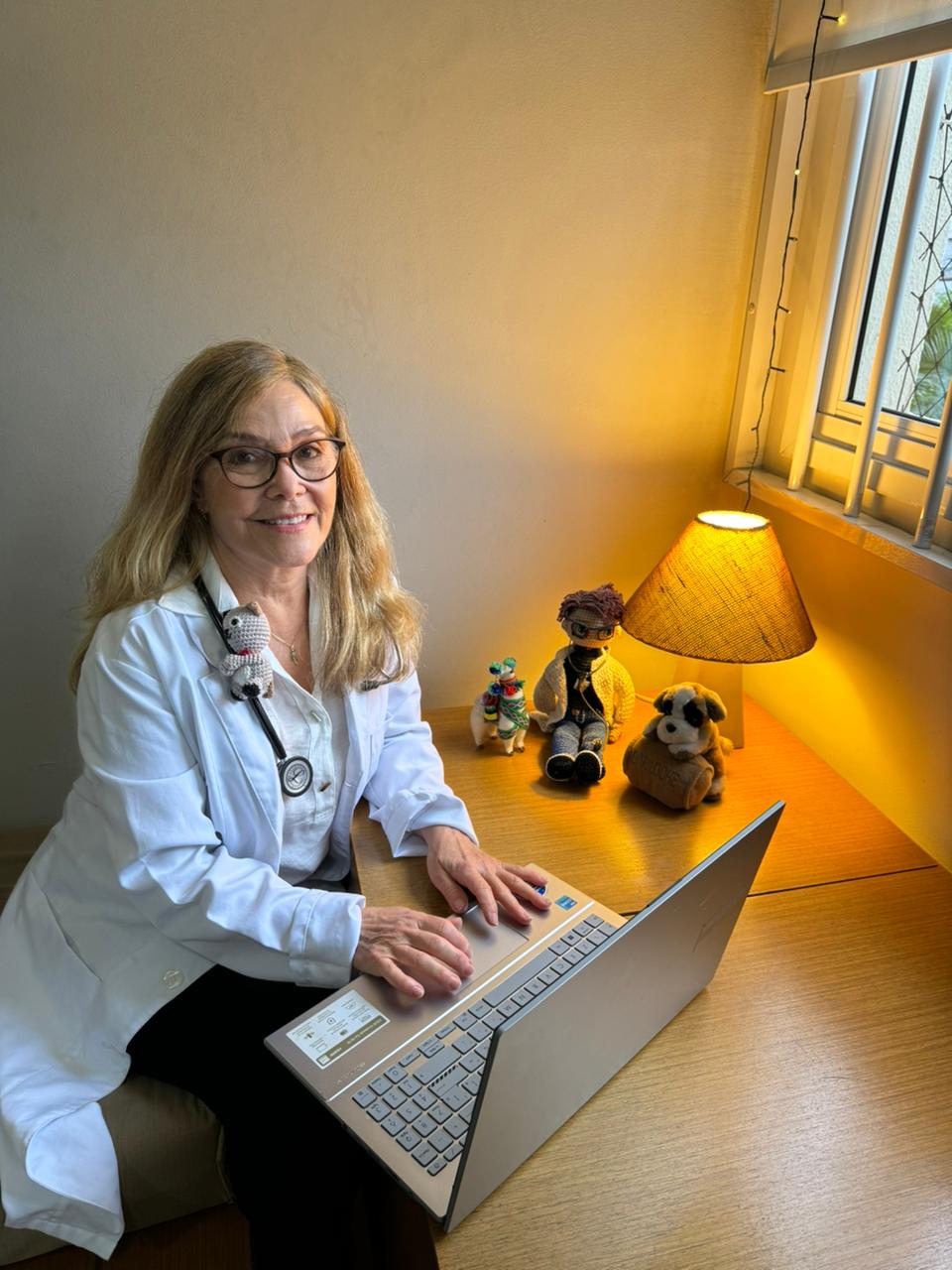 Dra. Beatriz Baldas em ambiente de atendimento